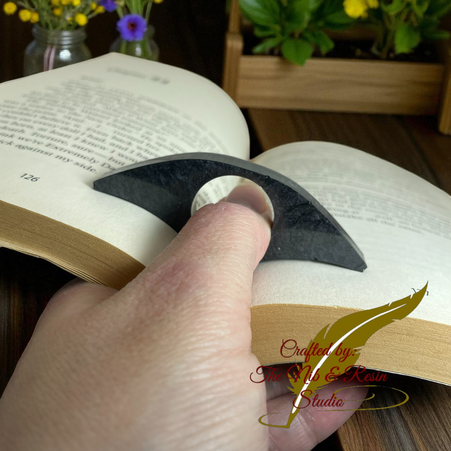 Page Holder #8: Crescent