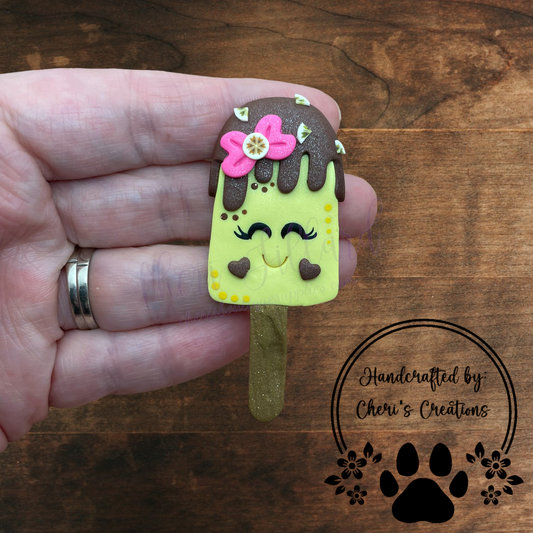 Banana Freeze Pop Bow Center – Handmade Polymer Clay Embellishment
