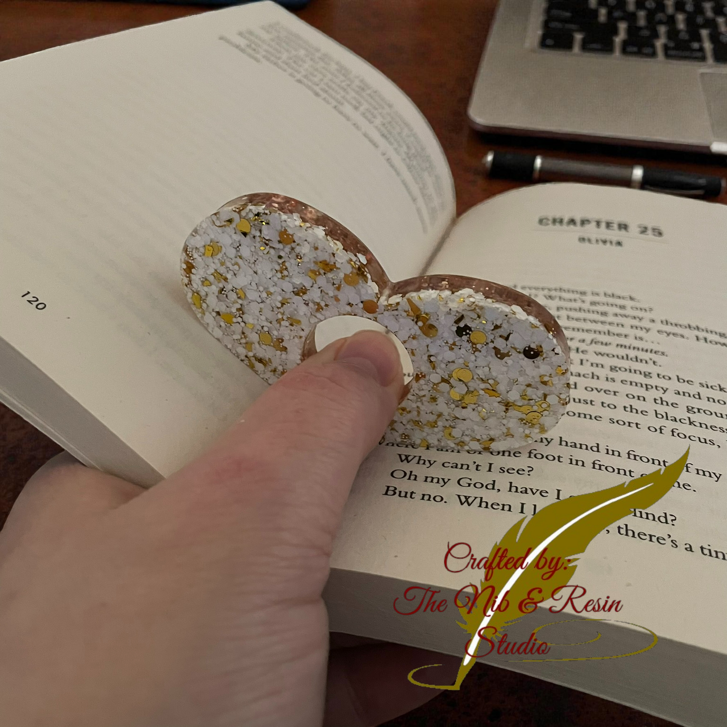 Page Holder - White & Gold Glitter Heart Thumb Holder
