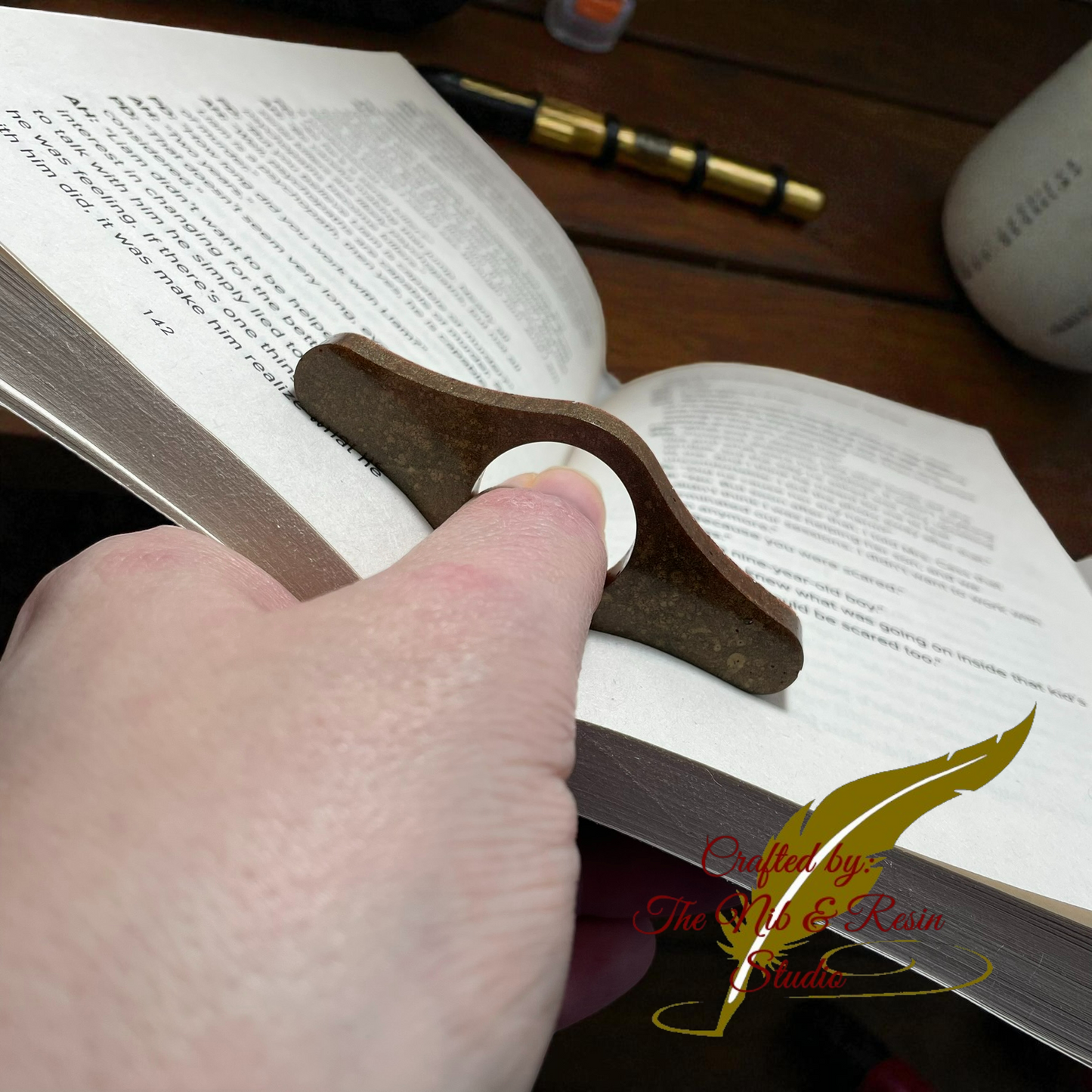 Page Holder - Coffee Small Propeller Thumb Holder